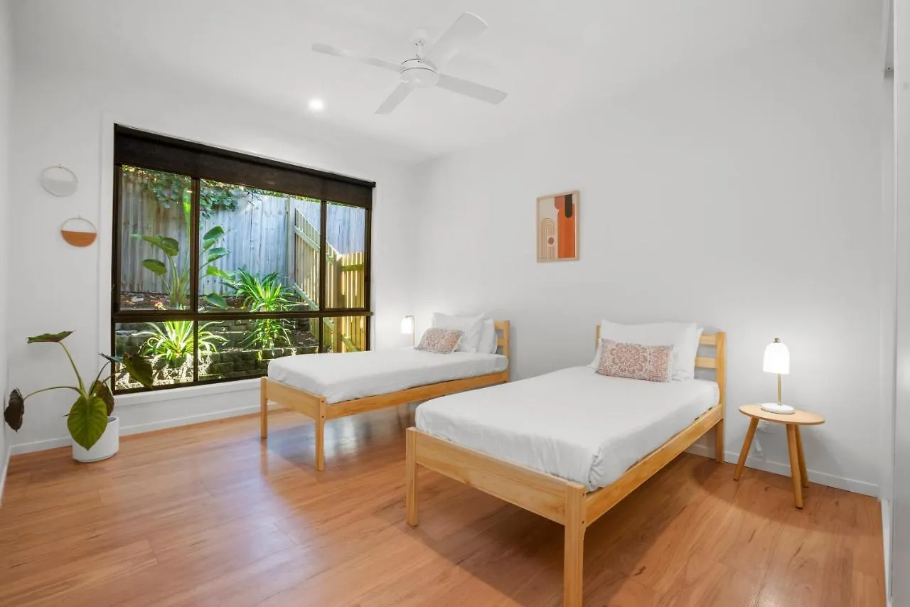 Light Filled Modern Specious Home, Pet Friendly In A Beautiful Area Of Byron Bay, Short Stroll To Town